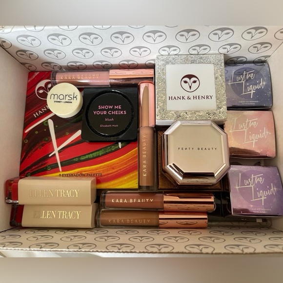 18 Item Random Makeup Box - Picture 1 of 10